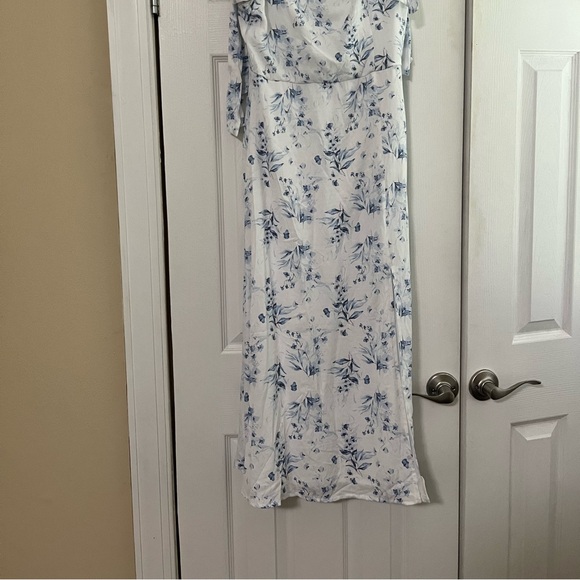 Brand new and never worn. Doesn’t not fit. Beautiful dress. - Picture 4 of 7